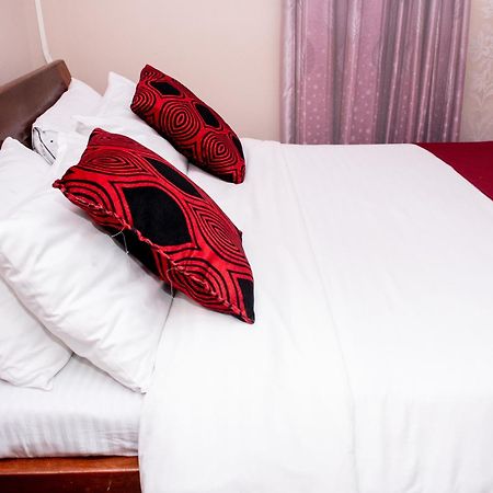 Super Break Hotel Kitale Buitenkant foto