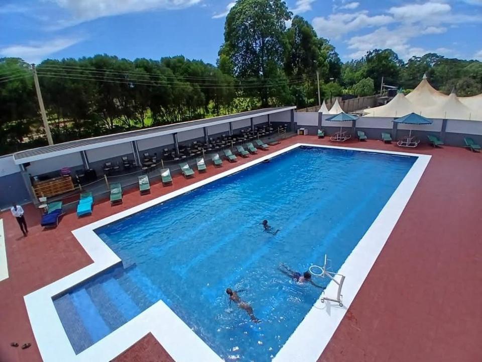 Super Break Hotel Kitale Buitenkant foto