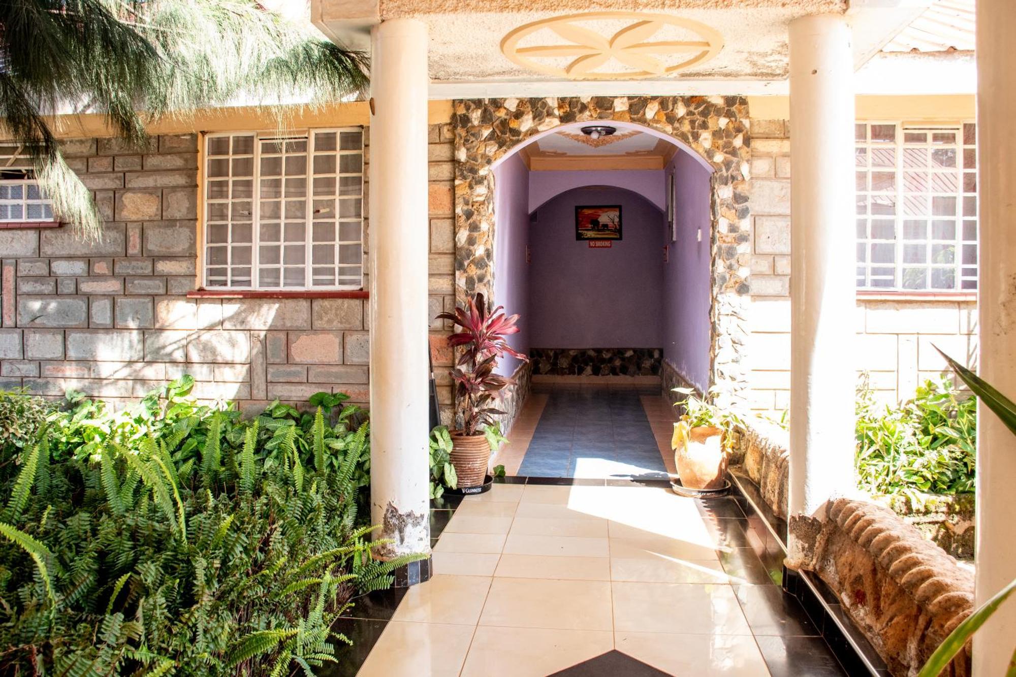 Super Break Hotel Kitale Buitenkant foto