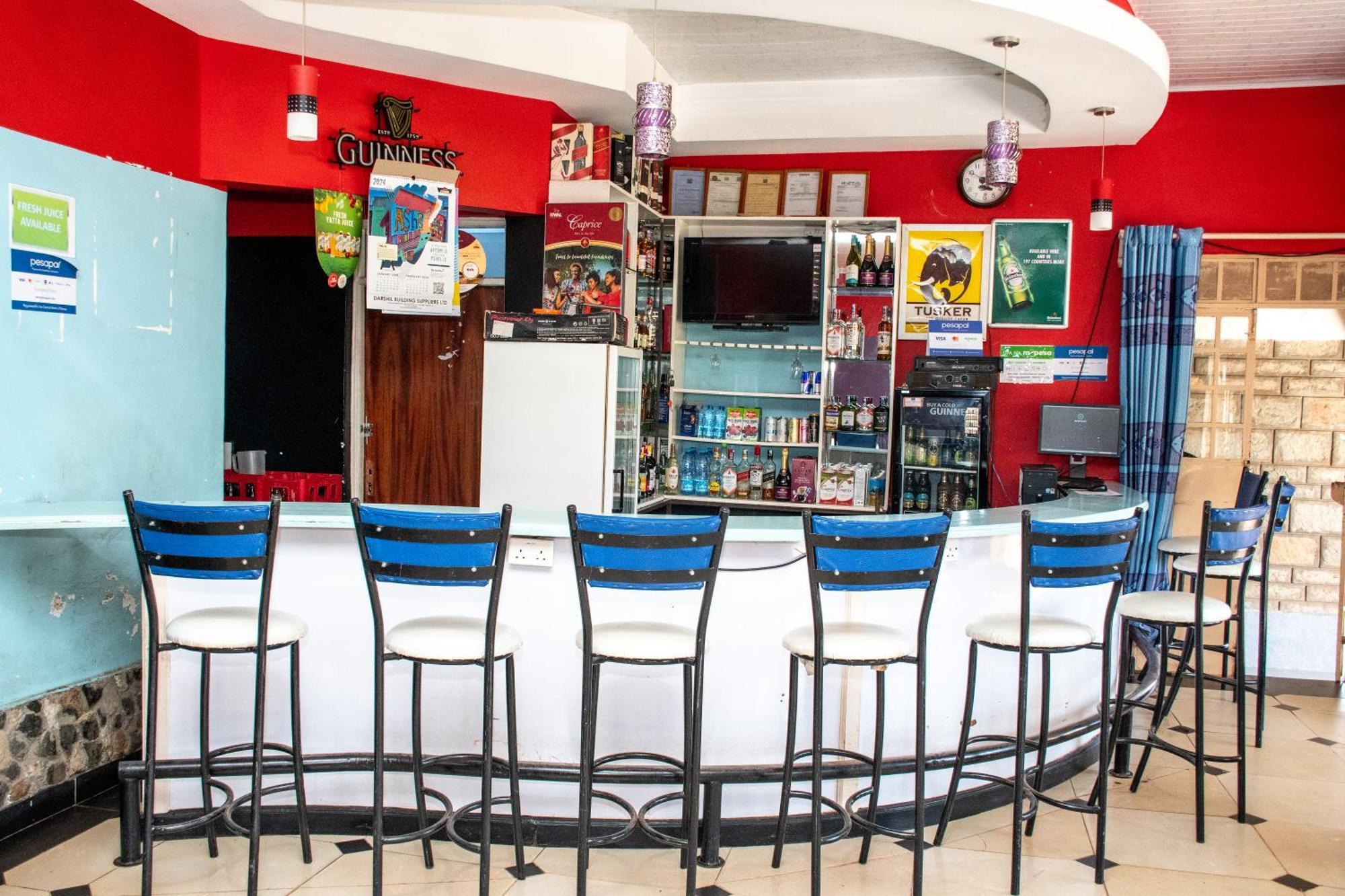 Super Break Hotel Kitale Buitenkant foto