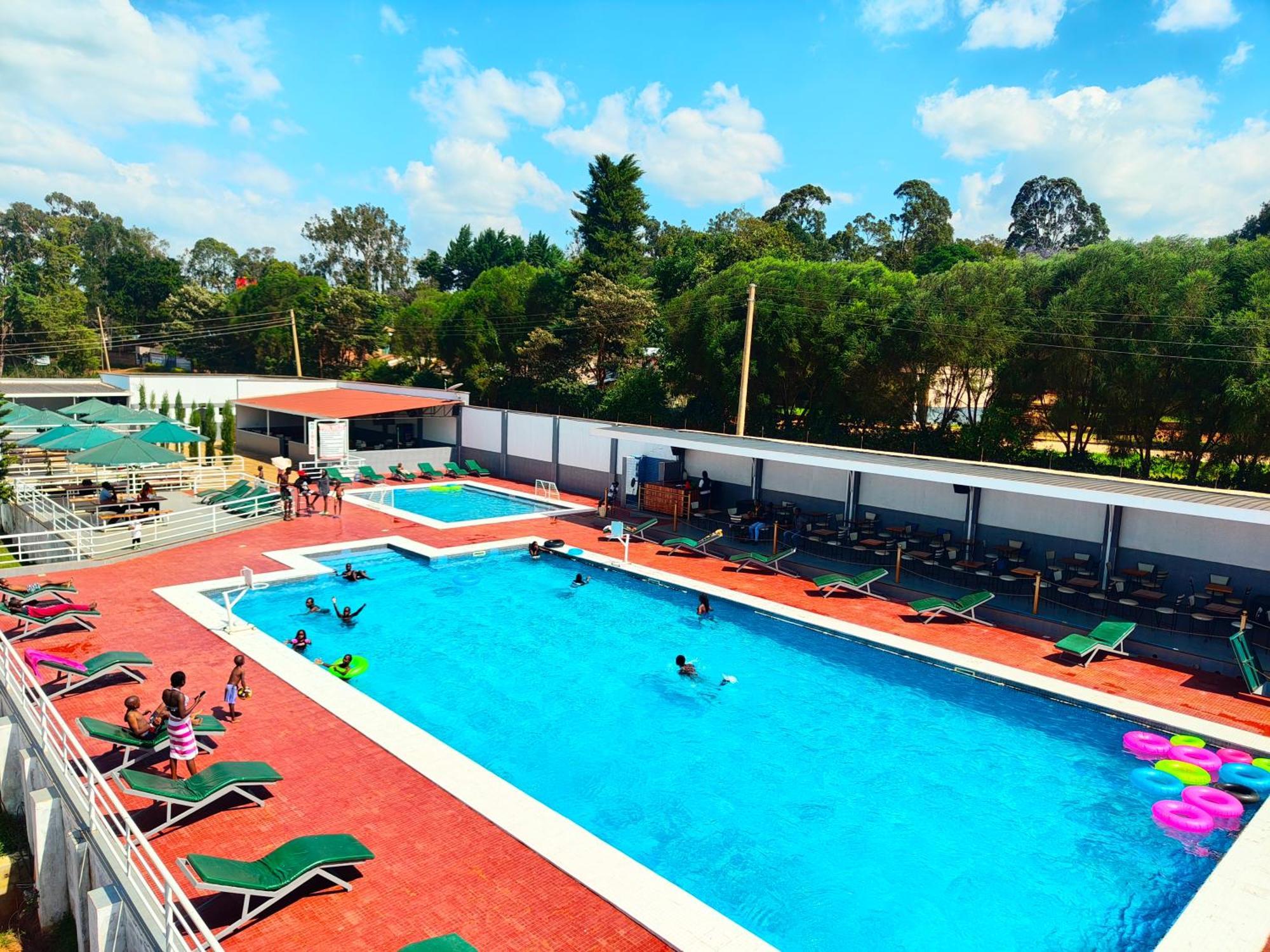 Super Break Hotel Kitale Buitenkant foto