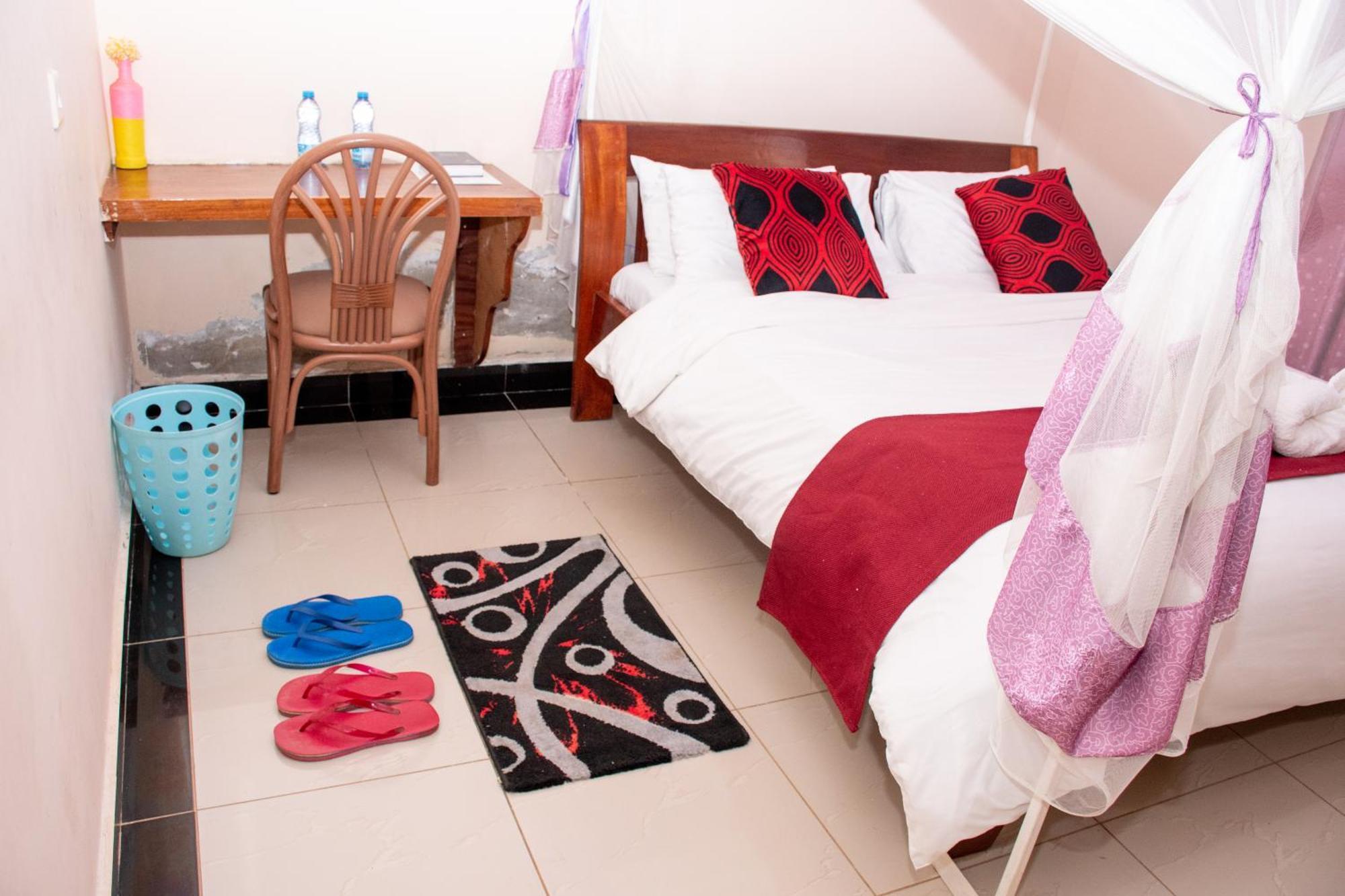 Super Break Hotel Kitale Buitenkant foto