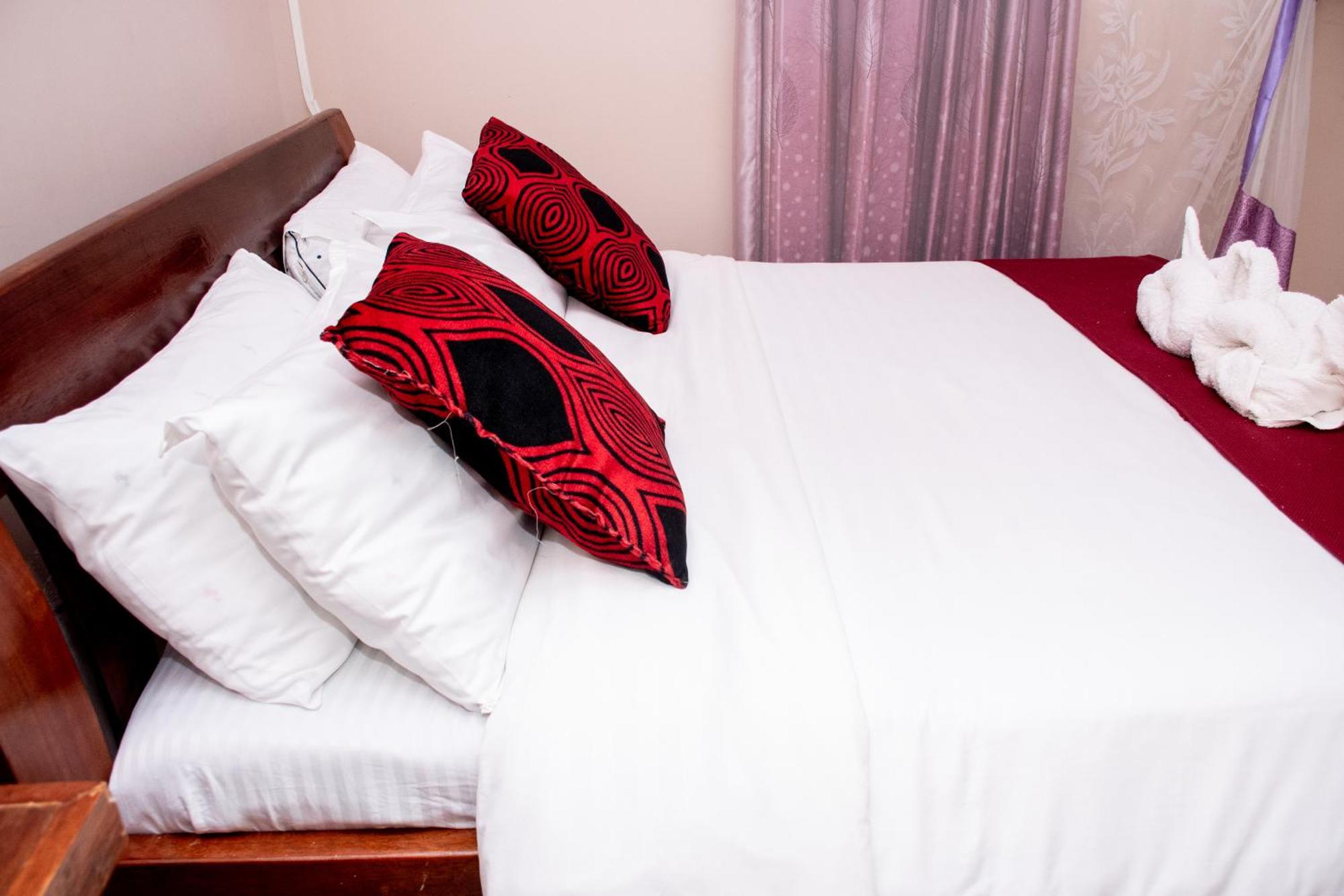 Super Break Hotel Kitale Buitenkant foto