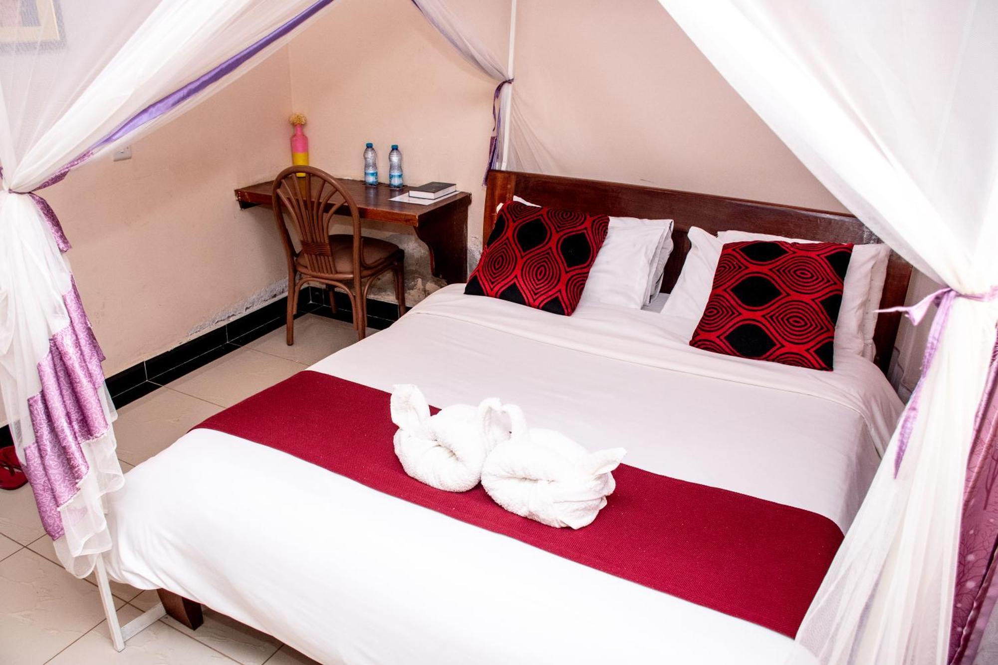 Super Break Hotel Kitale Buitenkant foto
